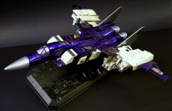 Transformers Masterpiece Blitzwing 3