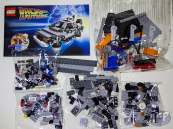 Lego Back to the Future DeLorean Time Machine (4 of 14)