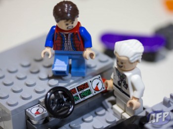 Lego Back to the Future DeLorean Time Machine (6 of 14)