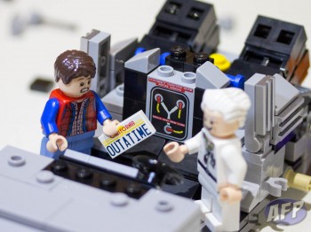 Lego Back to the Future DeLorean Time Machine (7 of 14)