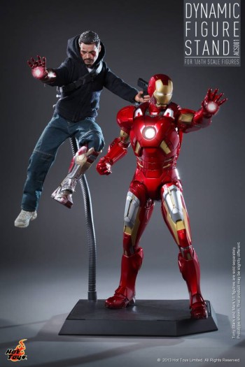stand hot toys