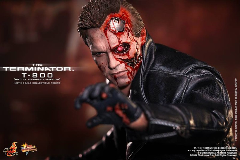 Hot Toys Terminator T-800 (Battle-Damaged) 01