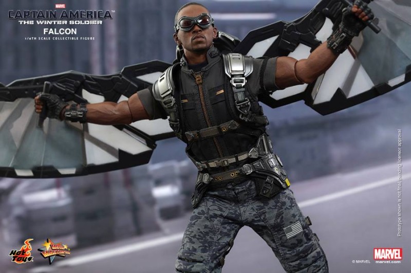 Hot Toys Captain America The Winter Soldier Falcon 01