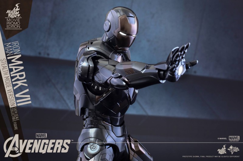 Hot Toys Avengers Stealth Mode Iron Man Mark VII 01