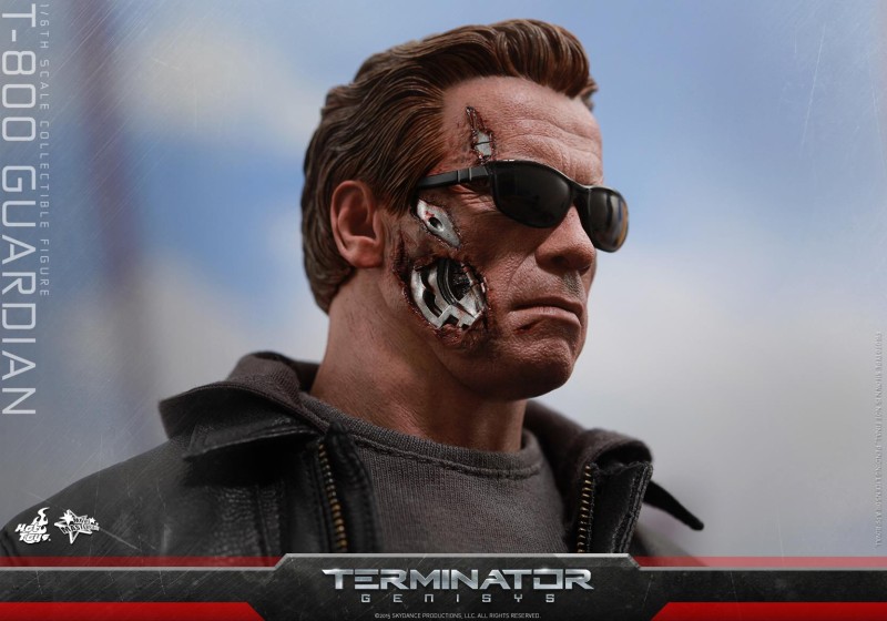 Hot Toys Terminator Genisys T-800 Guardian 01